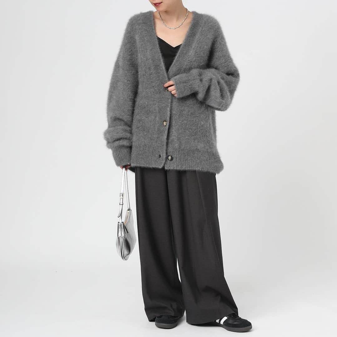 トライセクトさんのインスタグラム写真 - (トライセクトInstagram)「New in  AP STUDIO @apstudio.jp   Fur Knit cardigan ¥50,600(tax in) color：beige. gray size：free no.23080586211030  Fur Knit Pullover ¥39,600(tax in) color：beige. gray size：free no.23080586210030  ⁡  　　 　 ＿＿＿＿＿＿＿＿＿＿＿＿＿🏷️ ⁡ いつも投稿をご覧いただきありがとうございます！ ベイクルーズ公式インスタグラムでは WOMEN & MENの新作情報を毎日配信中📷 是非フォローしてね ♪ ▼▼▼ @baycrews ＿＿＿＿＿＿＿＿＿＿＿＿＿＿ ⁡ #baycrews #apstudio #ベイクルーズ #エーピーストゥディオ #ニットコーデ#カーディガンコーデ #ファー #ベージュコーデ #ワントーンコーデ #大人コーデ  #着回し #着回しコーデ  #トレンドコーデ #スタッフコーデ #スタイリング#着回し術#着こなし術#レイヤードコーデ #レイヤード#リアルバイ #リアルコーデ」12月6日 21時20分 - baycrews