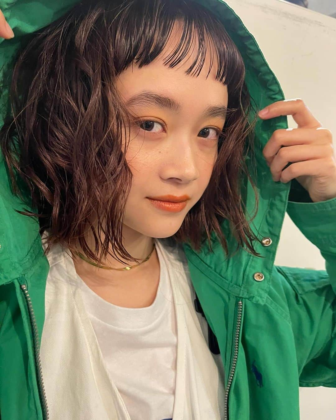 Yanagihara Hirokiさんのインスタグラム写真 - (Yanagihara HirokiInstagram)「オン眉✂︎✂︎ ・ ・ アイロンで動きを出して　@hay_natural  でスタイリングも良いですよ。 ・ 12月もあっという間 よろしくお願いします。 ・  癖やパーマ、アイロンで巻いたスタイリングには　@1dk_official_  ドロップがオススメ ・ ハーフドライでも乾いた髪にも使えます。 ・ スタイリングを楽しもう。 ・ ストレートに飽きた人は是非！ ・ ・  最終的にはその人に似合っているかどうか ・ カットが上手くても、カラー知識があっても、似合ってないと素敵ではない。 ・ 作りたいデザインの押し売りもダメ、かと言って言われた通りしかしないのもダメ。 『その人にとっての最高なヘアデザイン』を提案する為に美容師やっています。 ・ 似合わせ得意なので　ハッシュタグつけるとすれば #似合わせの神　#似合わせの達人　　⇦みんな書いてるので。 @yanagihara_hiroki  よろしくお願いします。  美容室　SOIE SHIBUYA @soie__shibuya  ・ 平日　11時〜20時 木曜日・土曜日10時〜19時 日曜日・祝日　10時〜18時半 ・ ・ ・ ・ ・ ・ ・  ＃小顔ショート＃東京サロンモデル#東京サロン#ヘアセット #ショートヘア女子#ショートヘア #ベリーショート  #ハンサムショート#マッシュヘア#マッシュショート＃スタイリング＃センター分け＃大人カジュアル#ハンサムマッシュ#マッシュショートヘア#ショートカット #ショートスタイル#ハンサムショート女子＃大人ショート＃黒髪#センターパート#ショートヘアアレンジ  #1dkhair #1dkスタイリグドロップ #1dkスタイリグオイル #1dkスタイリグソルベ」12月6日 21時20分 - yanagihara_hiroki