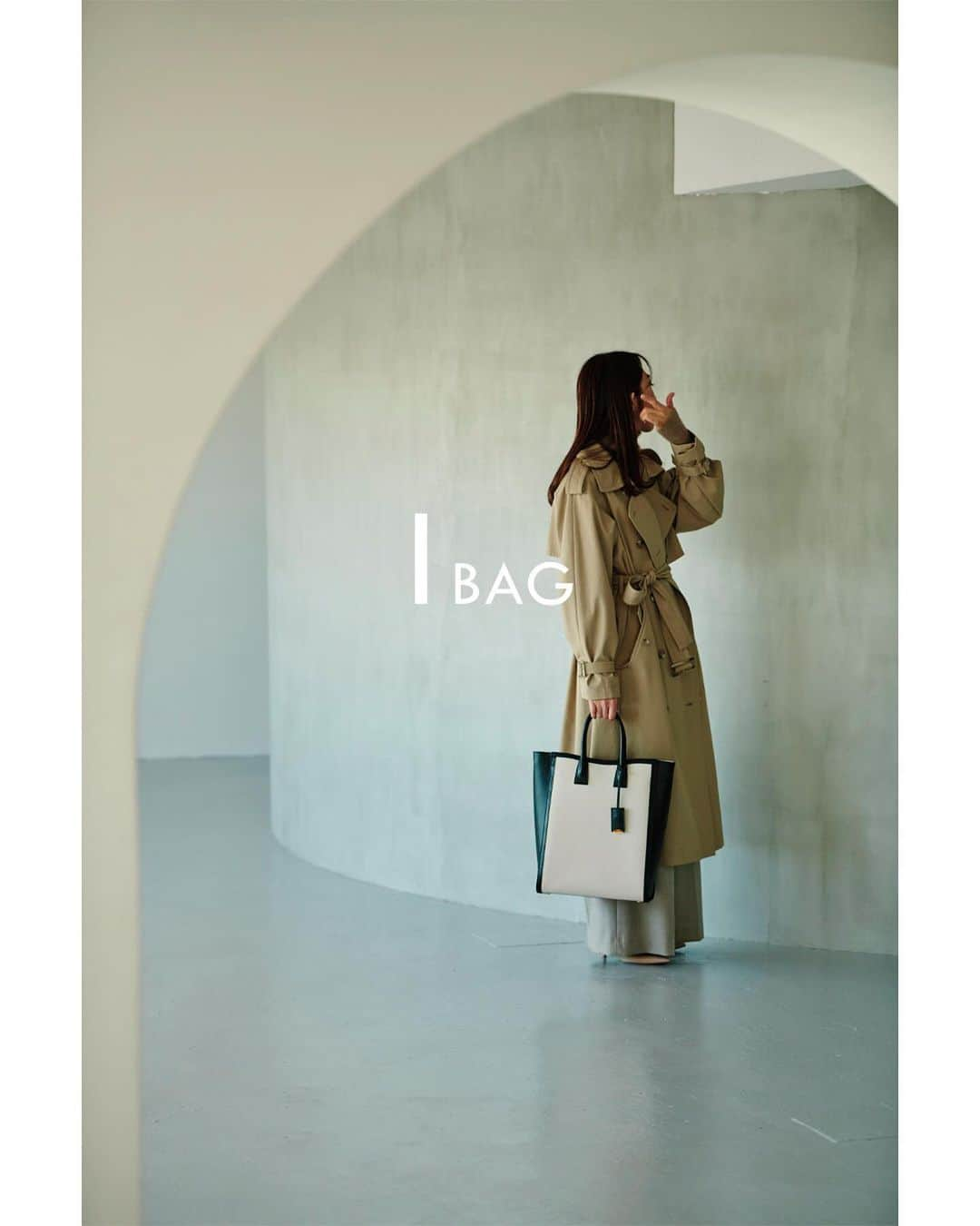 ロペさんのインスタグラム写真 - (ロペInstagram)「「I BAG」登場！ 働く私たちの隣に、ÉPORから新モデル誕生。 ⁡ 女性だけでなく男性にも持っていただけるシンプルなデザインに。 働く私たちの隣に、通勤やお出かけシーンの味方になるツールとして、デザイン性と機能性にこだわった「I BAG」。 先行予約がスタートです！ 新しい年に向けて新調されてみてはいかがでしょうか。 ⁡ ⁡ ⁡ ▶︎ITEM ⁡ #GGX84300  I BAG ¥25,300 (税込) ⁡  J'aDoRe JUN ONLINEでご購入いただけます。 ⁡ ⁡ ⁡ @epor_rope @jadorejunonline #ÉPOR #ロペエポール #Ibag #美しさととのう #ととのう #通勤バッグ #キャンバスバッグ #ロペ #ROPÉ #ropejp」12月6日 21時21分 - rope_jp