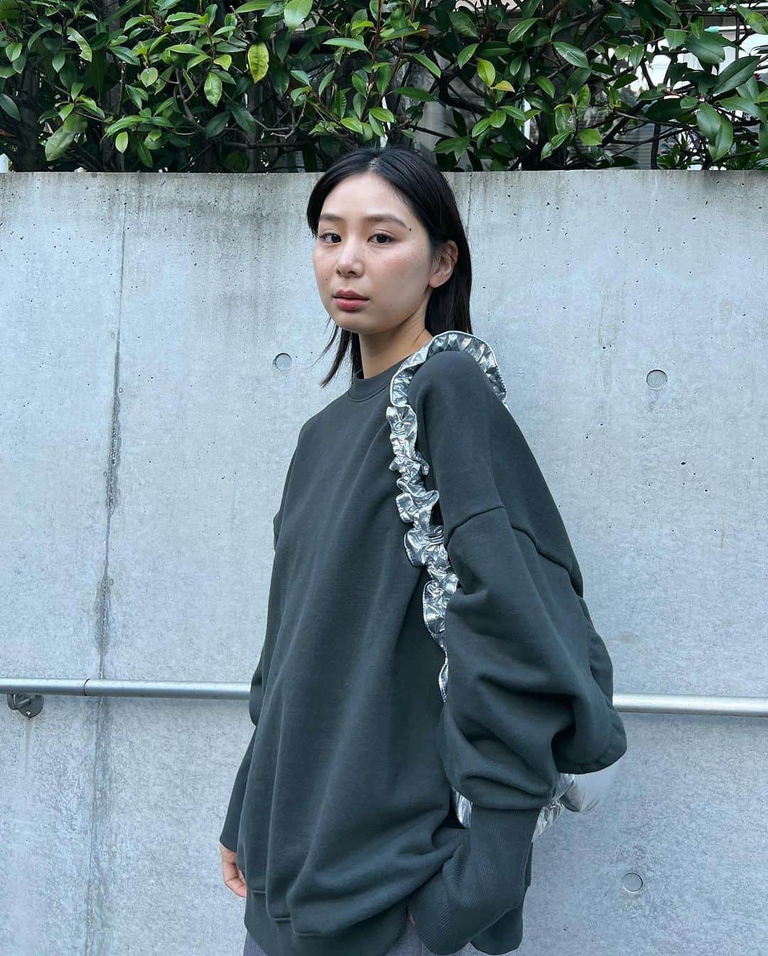 MOUSSY SNAPさんのインスタグラム写真 - (MOUSSY SNAPInstagram)「#MOUSSYSNAP @erika_mtzk 162cm SHIBUYA109店スタッフ  SHEL’TTER WEBSTOREにて24SS SPRING PRE ORDER開催中！ ・BACK GATHER LOOSE SWEATS(010HS680-0360) ・CENTER PRESS FLARE PANT(010HSJ30-0190)  ・POINTED SHORT BOOTS(010GA652-5750) 全国のMOUSSY店舗／SHEL'TTER WEBSTORE／ZOZOTOWNにて発売中。  #MOUSSY」12月6日 21時32分 - moussysnap