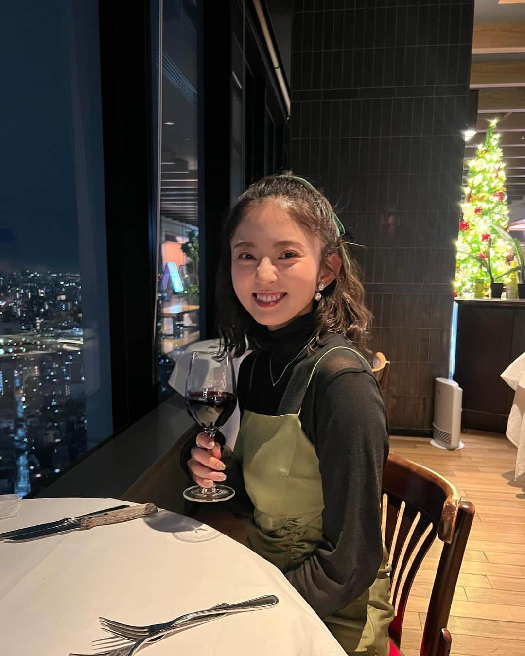 鈴本美愉のインスタグラム：「. 改めて、たくさんのお祝いのお言葉ありがとうございました😇🩶  26歳の1年間はまだまだ若々しく、明るく元気に自分らしく過ごしたいと思います🙆‍♀️  もうすぐ新年にもなるので、気持ちを新たによりパワーアップしたいと思っています！パワー💪💪  これからもよろしくお願いしますー！」