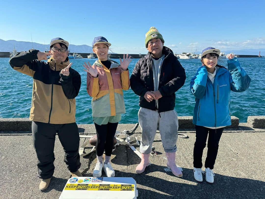 吉野七宝実さんのインスタグラム写真 - (吉野七宝実Instagram)「先日の釣り好き警察ロケ！！  初めてニベ釣った！  ロケでは釣り好き警察らしいハプニングが色々と起きて面白い一日でした😚  ニベは竜田揚げにしたら美味かった！(焦げた)  #釣り　#釣りガール」12月6日 21時33分 - shihomi0305