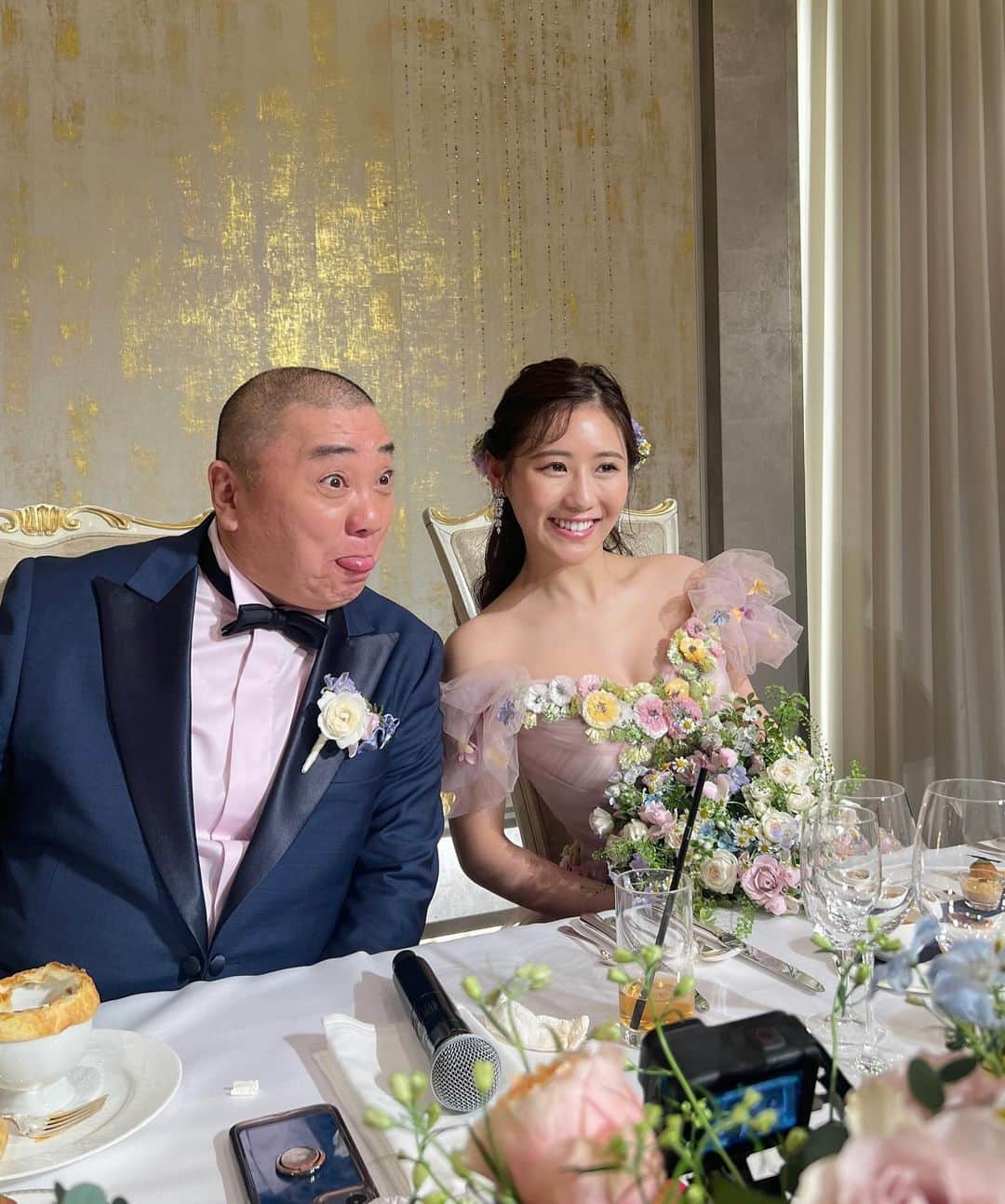 篠崎彩奈のインスタグラム：「happy wedding 💒💐  たくさん泣いてたくさん笑って 本当に素敵な披露宴でした。  ドレス姿めちゃくちゃ綺麗だった🥲 大好きなみきちゃん たくさんたくさん幸せになってね❤︎  @nishinomiki_official @yamamogt」