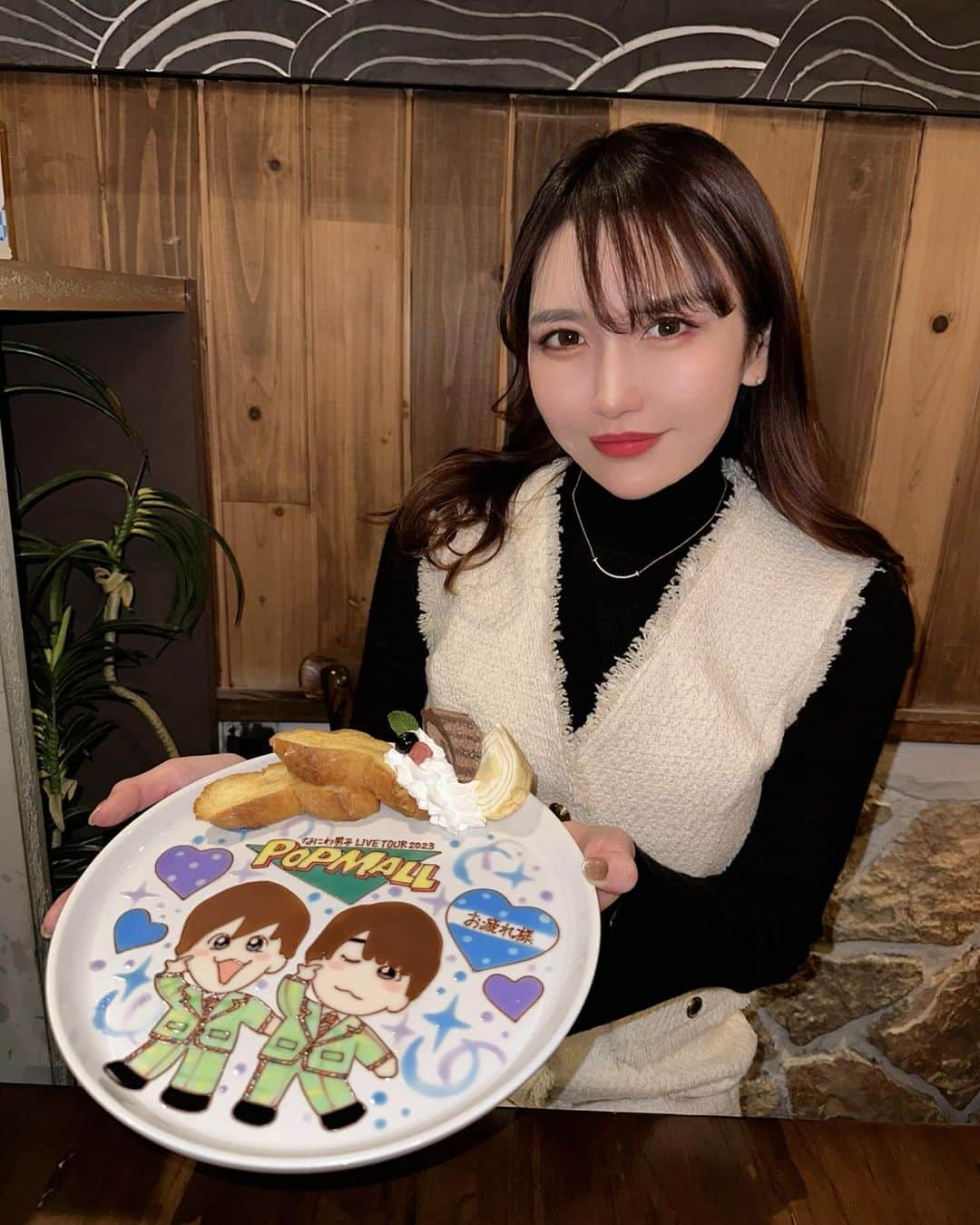 momoさんのインスタグラム写真 - (momoInstagram)「. popmallお疲れ様でした会🛍️ めちゃくちゃかわいいプレート描いてもらった🥰💙💜  . #なにわ男子livetour2023popmall #popmall#pop魂#なにわ男子#高橋恭平#藤原丈一郎#なにふぁむさんと繋がりたい#高橋恭平のある生活#おたく#オタ活#推し活#snidel#ura庭#ura庭8528#8528#渋谷カフェ#渋谷グルメ#お祝いプレート」12月6日 21時49分 - momomonyan