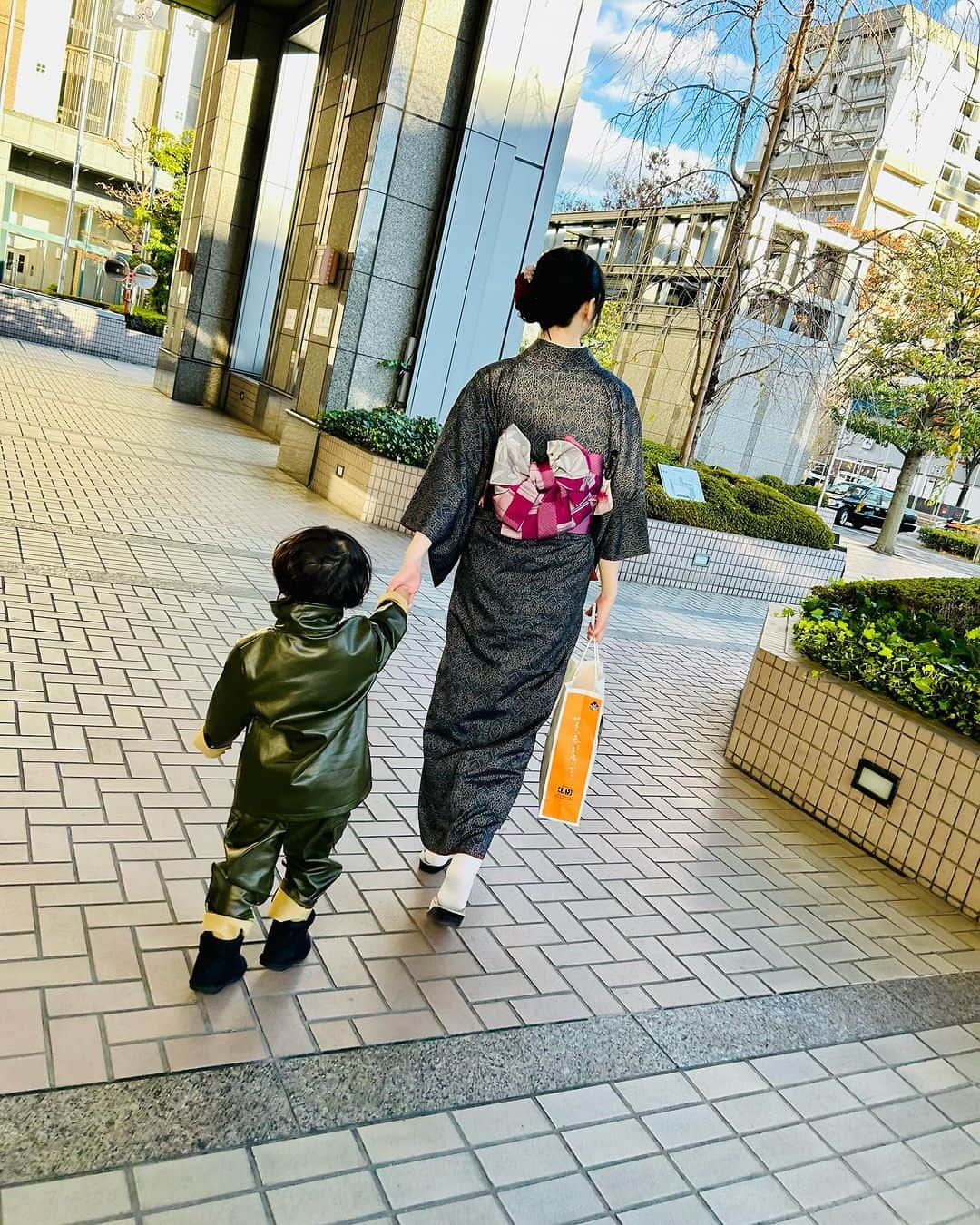 世手子さんのインスタグラム写真 - (世手子Instagram)「PR  We went to Arashiyama👘 Antique kimono recommended✨✨ Looks great against the autumn leaves🍁🍂 #弾丸ツアー 京都 @akuru_kyoto  #着物レンタル #京都着物 #レンタル着物 #京都河原町 #河原町着物レンタル #着物レンタル河原町 #京都着物レンタル #着物レンタルakuru #アンティーク着物 素敵すぎた)^o^( エリカ様に道案内してもらって #嵐山観光 （＾ω＾） #着物散策 楽しかった(*☻-☻*) #身長差カップル www #コメ返」12月6日 21時42分 - rojide