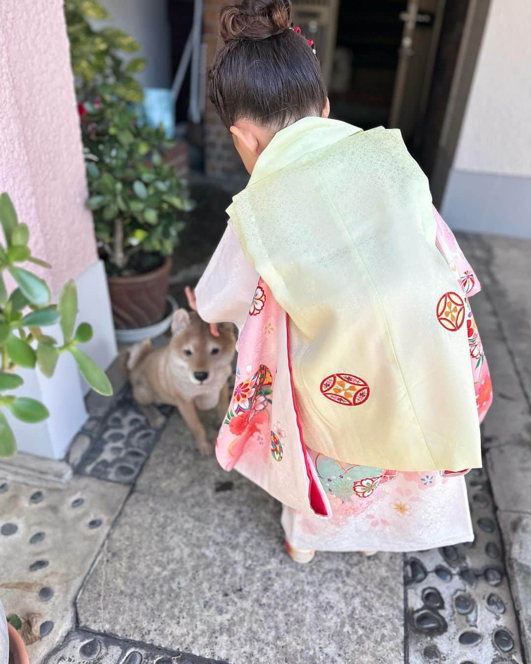 エリナ シルカさんのインスタグラム写真 - (エリナ シルカInstagram)「My little 3 year old 🐰 るーちゃんは終始ご機嫌。チャームポイントの歯のスマイルもでて、絶好調🤩❤️ #七五三　#3歳」12月6日 21時51分 - laura_elina_ymd