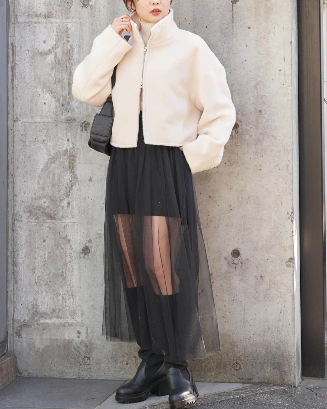 WHO’S WHO Chicoさんのインスタグラム写真 - (WHO’S WHO ChicoInstagram)「. 【PRE ORDER】 #Chico_OUTER2023 シャギージップショートブルゾン price : ¥13,200 color : アイボリー、グレーベージュ、グレー、ブラック  .  #Chico #チコ #SalonbyChico  #2023AW #23AW #outer #coat #アウター #コート  . ※商品ページでは、遅延などの影響も考え納期を少し先に設定させていただいております。 予約商品は商品ページにて記載している納期より早いお届けになる場合がございますので予めご了承くださいませ」12月6日 22時07分 - chico__official___