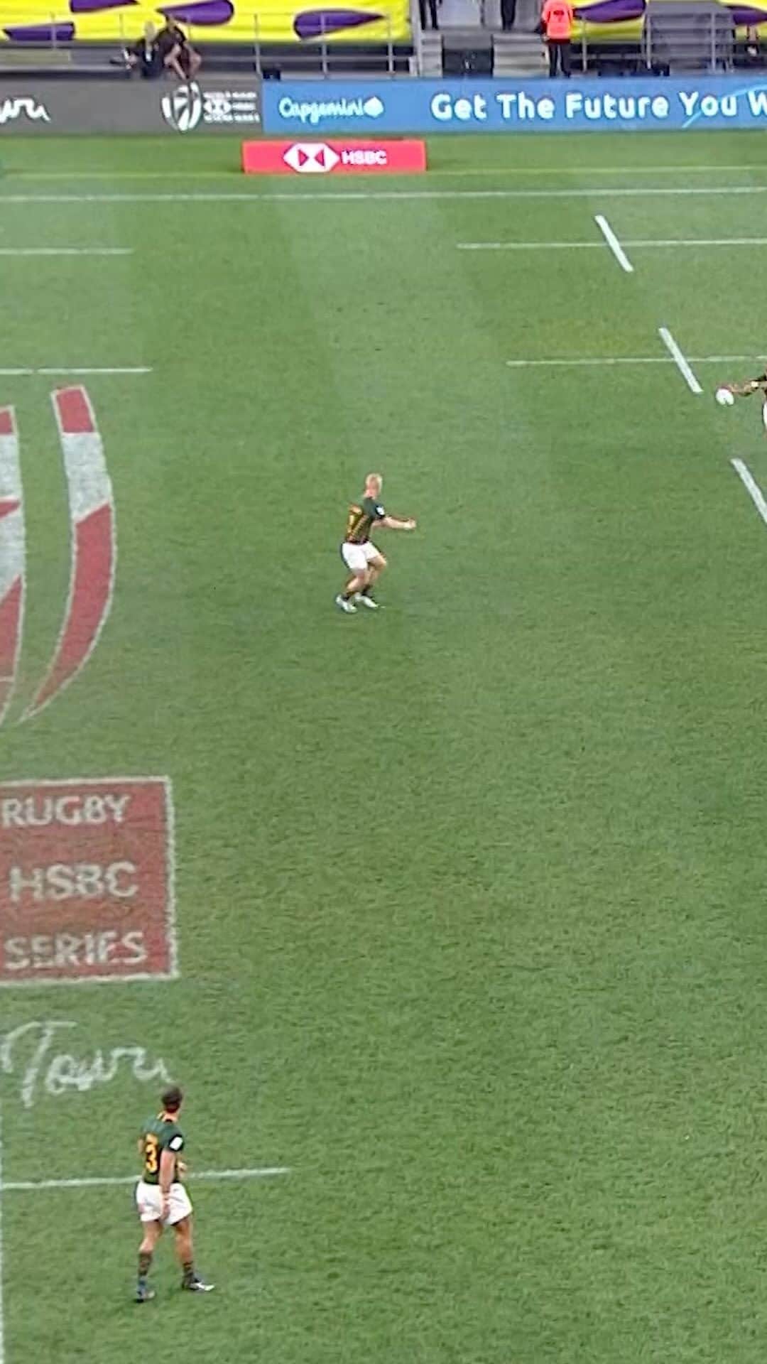 ワールドラグビーのインスタグラム：「Throwback to some Ricardo Duarttee magic in Cape Town last year 🤯  #HSBCSVNS #HSBCSVNSCPT」