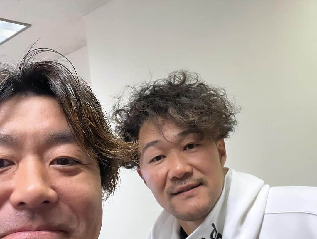 黒羽根利規さんのインスタグラム写真 - (黒羽根利規Instagram)「12月5日第二回バネコンペ無事終わったー😆 たくさんの企業さんにも協賛いただき開催することができました😭 ありがとうございました🙇 感謝でしかないです🥺 ゲストで来てもらった人全員とバネフレームはできなかったけど日頃の感謝は伝える事はできたと思います🥲  あざした😍  #感謝をカタチにする会 #それがバネコンペ #広がれみんなの輪 #プロ野球選手 #プロ野球選手OB #女子プロゴルファー #ドラコン日本チャンピオン #バネフレーム #の嵐でした」12月6日 22時01分 - toshiki_k42