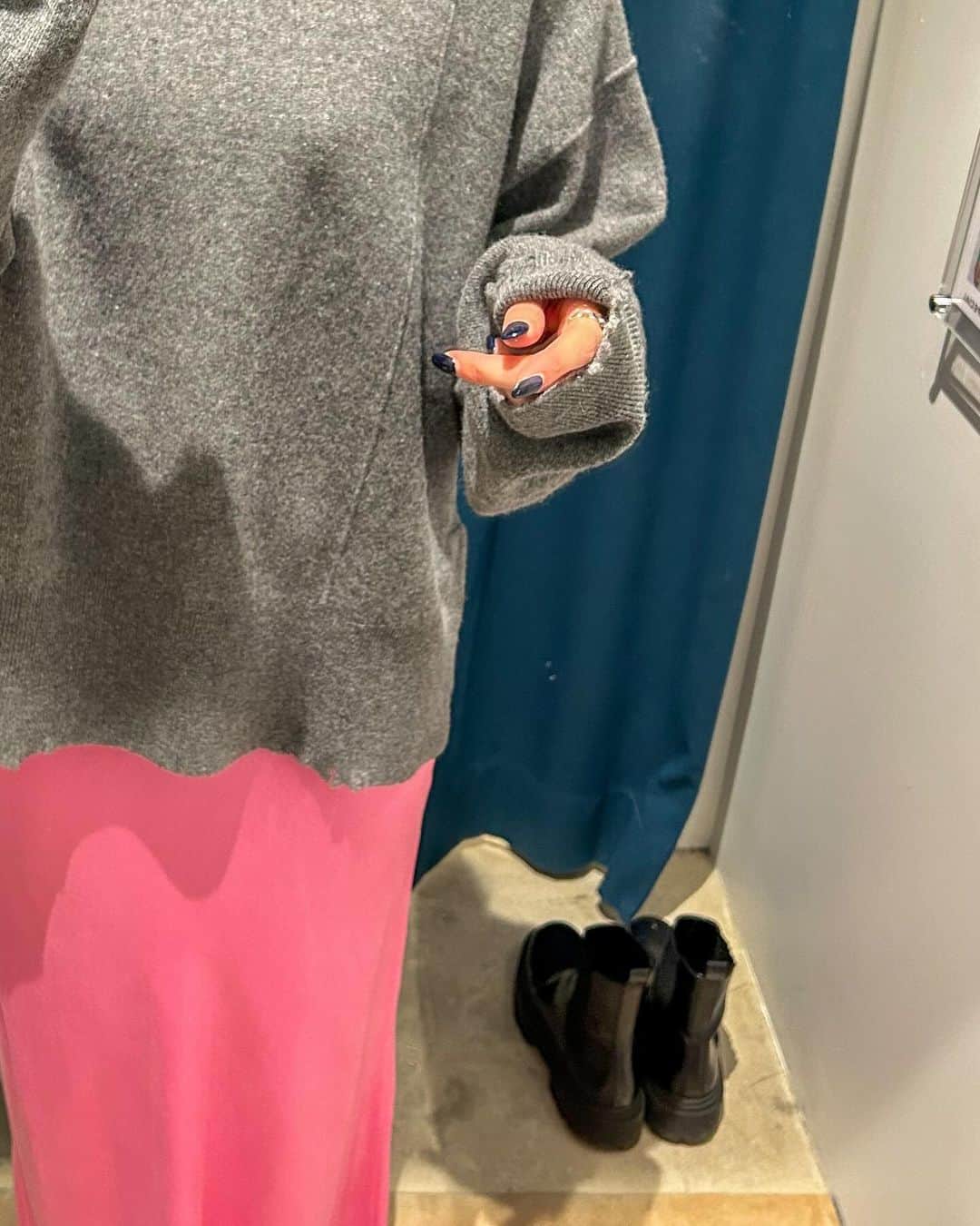 高橋野乃子さんのインスタグラム写真 - (高橋野乃子Instagram)「． ちーずとpilatesから帰って カットに行って💇🏼‍♀️ 🌛 次の日 ランチして 買い物してカフェして な日を過ごした やっと冬服を買いに出向けた〜⛄️❄️ ． 髪の長さにこだわりはじめてしまった @shiiiichan696969 いつもありがとう🫡🩵🩵」12月6日 22時02分 - _nonstyle_