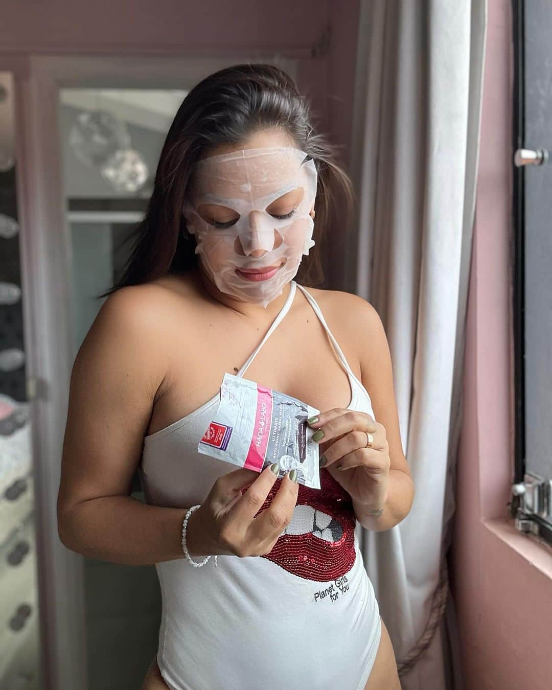 ラリッサ・リケルメさんのインスタグラム写真 - (ラリッサ・リケルメInstagram)「Razones por las que amarás nuestra Máscara Facial Anti-Edad de Hada Labo Tokyo™ 💕  🌸 Alisa las líneas de expresión y restaura la firmeza de tu piel 🌸 Contienen los ingredientes ideales para mejorar visiblemente tu piel.  🌸 Son ideales para todo tipo de piel. 🌸 No irritan. 🌸 Son libres de parabenos, sulfatos, gluten, fragancias, colorantes y aceites minerales.  ¿Todavía no las has probado?   🛒 @cassanellosaic   Ve por la tuya, tu piel te lo agradecerá 🥰   #antiagingskincare #skincareproducts #hadalabotokyo #skincareroutinesthatwork #skincare #acidohialuronico #acidohialuronicochile #sheetmask」12月6日 22時04分 - larissariquelme