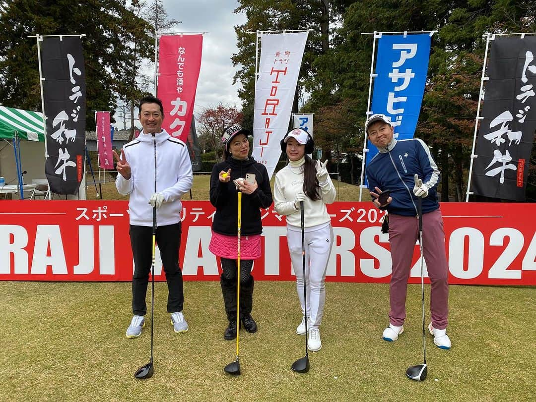 宮下純一のインスタグラム：「TORAJI Masters 2024にお声をかけていただプレーさせていただきました🥰今回はスタートの1組目ということでスタートホールのティショットめちゃくちゃ緊張しましたね🤣🤣🤣女優の藤田よしこさん、兼岩美奈プロ、キリンビールの山本さんと本当に楽しいゴルフができました❣️トラジマスターズではお昼の昼食がお肉をスタッフの皆さんが焼いてくれるんです😍😍ゴルフしながら美味しい焼肉を食べての幸せな時間をトラジさんありがとうございます‼️プレーの放送は1/7のテレビ東京系列　16:00からオンエア予定です！スタート組だったのでニアピンの映像は使ってもらえるかも🤭🤭🤭🤭#トラジマスターズ2024 #toraji #焼肉 #お肉食べよう」