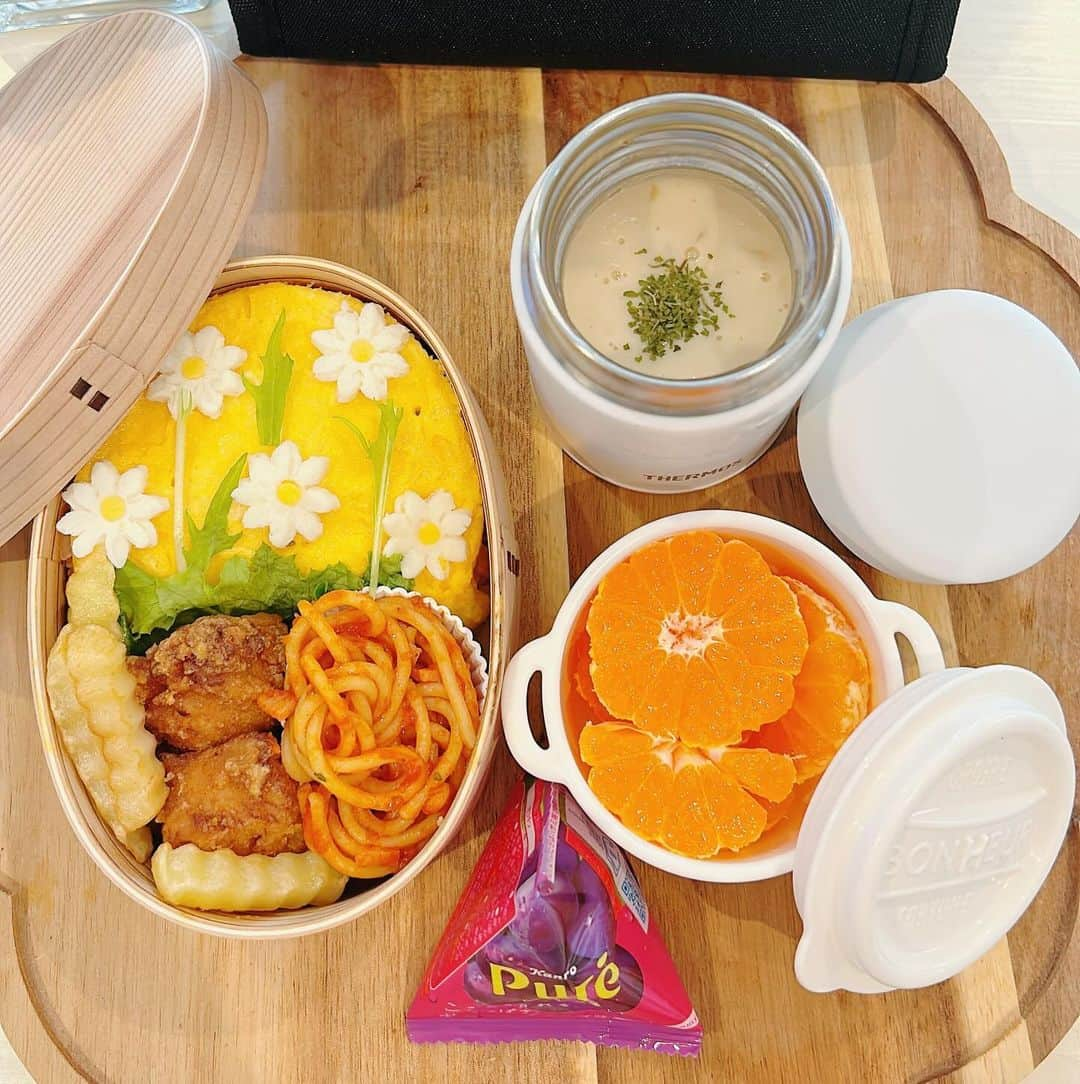 SPARAさんのインスタグラム写真 - (SPARAInstagram)「10日間のJK弁当 #サンドイッチ弁当 #クリスマス弁当 #そぼろ弁当  #2色弁当 #ホットサンド弁当 #照り焼きチキン弁当 #はんぶんこサンド弁当 #オムライス弁当 #しゃけご飯弁当 #タコライス弁当」12月7日 7時33分 - spara_aco