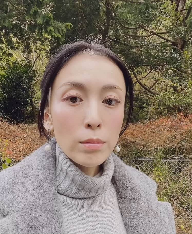 雛形あきこのインスタグラム：「朝からまたちょっと遠くへ来ています 寒いけど晴れて良かった😊 #寒いけど #ロケ日和」