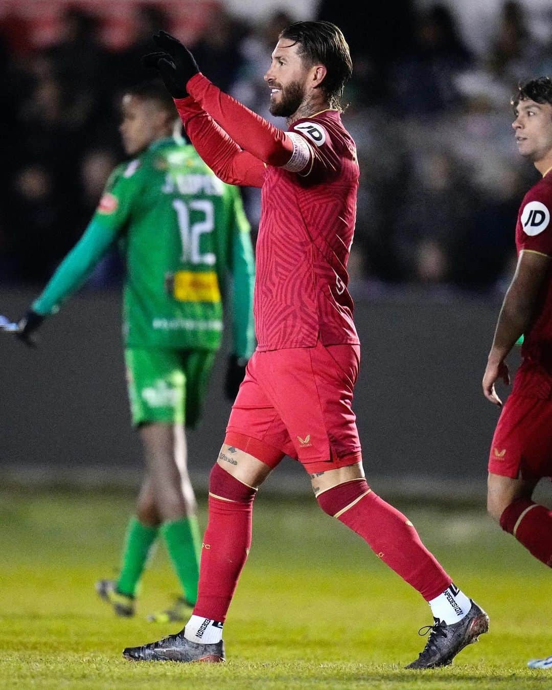 セルヒオ・ラモスさんのインスタグラム写真 - (セルヒオ・ラモスInstagram)「Contento por la victoria, el gol y mi estreno como capitán. Ya pensando en el sábado, @sevillafc.   Pleased with the win, the goal and to captain the team for the first time. Minds already on Saturday.」12月7日 7時56分 - sergioramos