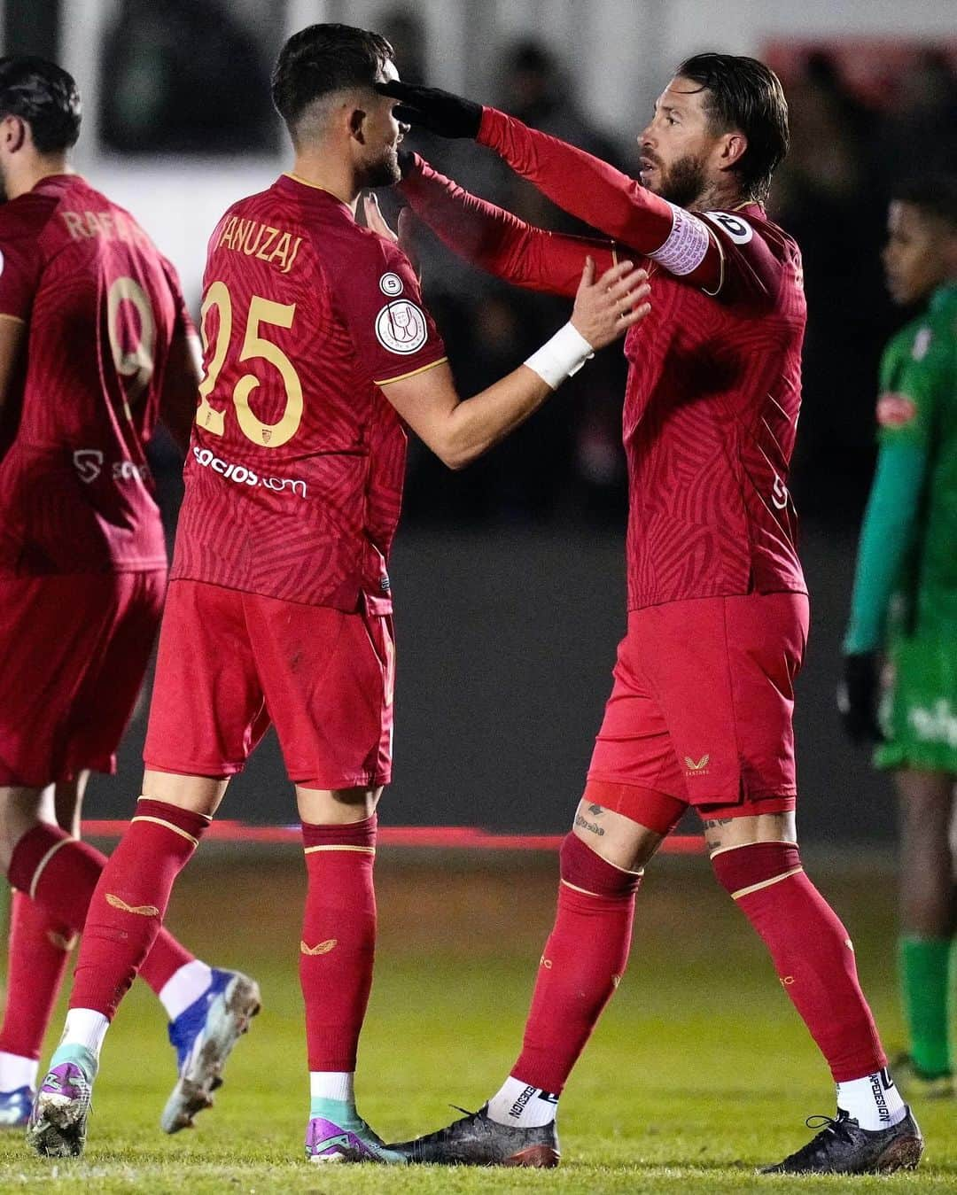 セルヒオ・ラモスさんのインスタグラム写真 - (セルヒオ・ラモスInstagram)「Contento por la victoria, el gol y mi estreno como capitán. Ya pensando en el sábado, @sevillafc.   Pleased with the win, the goal and to captain the team for the first time. Minds already on Saturday.」12月7日 7時56分 - sergioramos