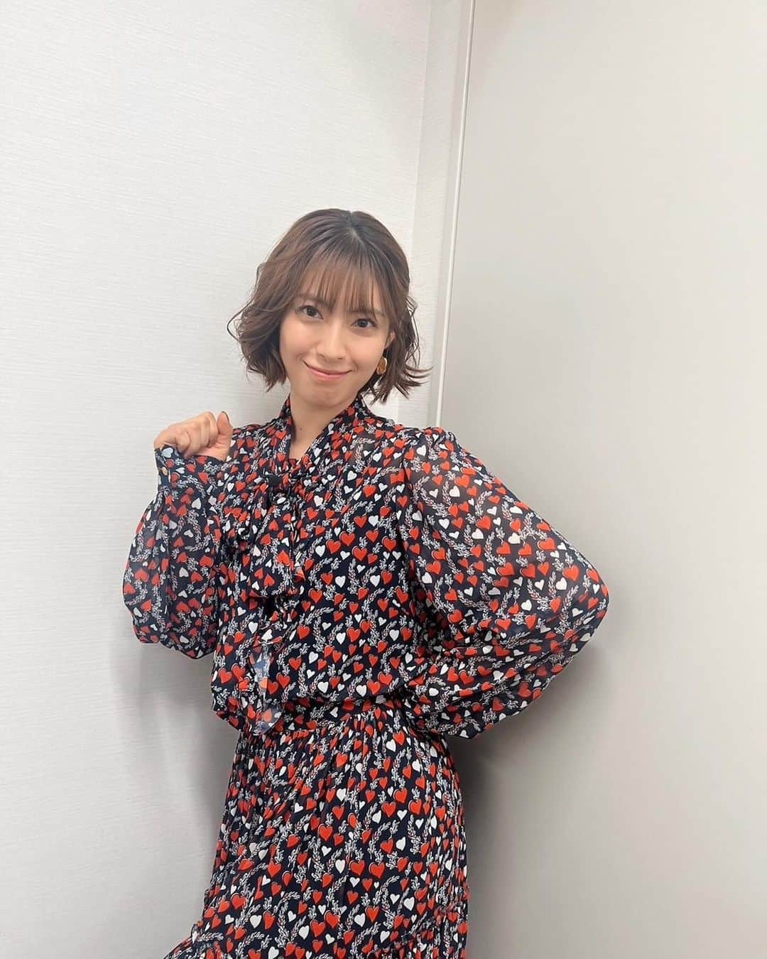 瀧本美織のインスタグラム：「🌍有吉さんの世界同時中継 再び出演させていただきます！ 18:25〜ぜひ観てくださいね🧚🏻  blouse&skirt @doublestandard_official 💍 @affect_jp   #テレ東  #有吉の世界同時中継   #PR」