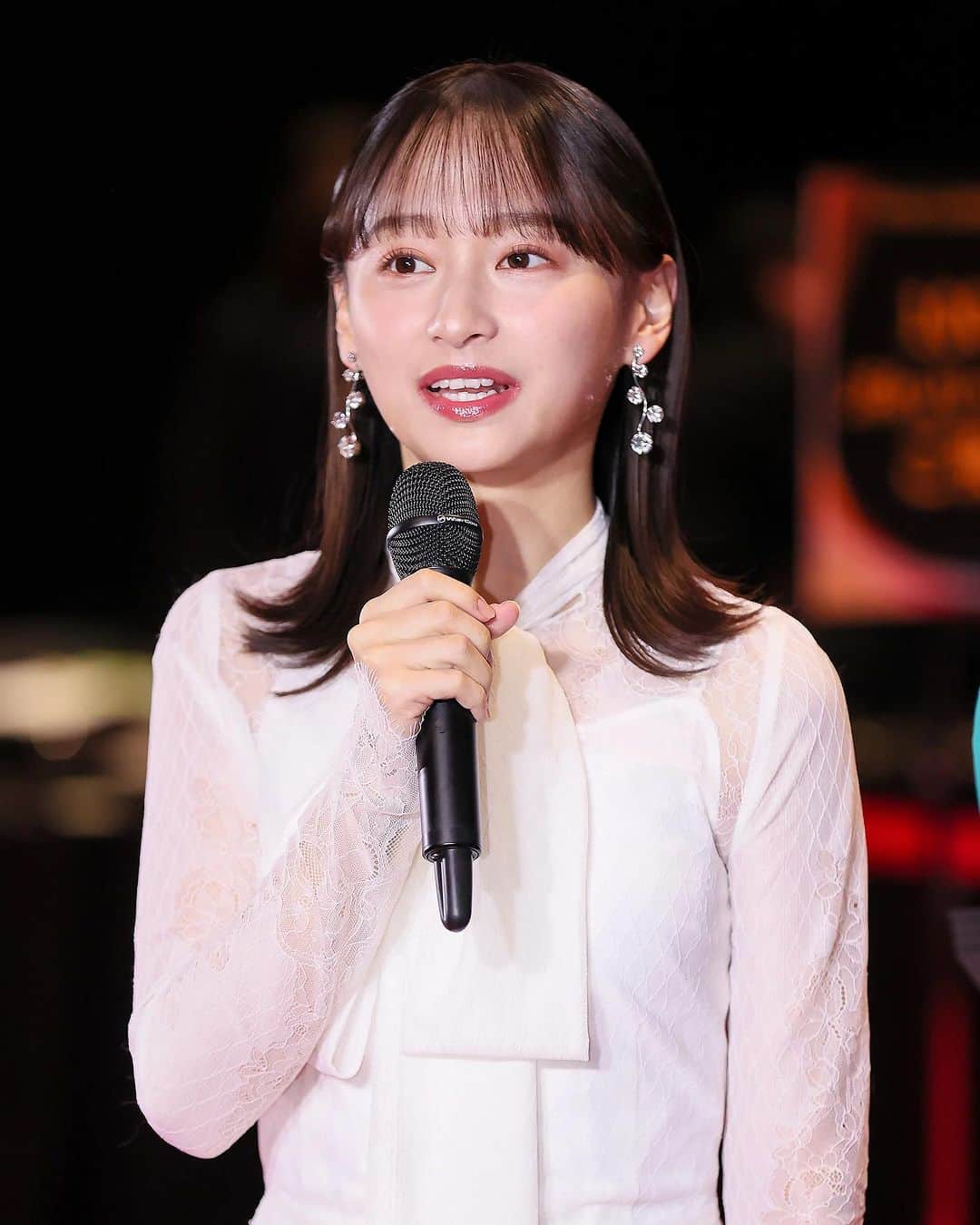 ゲキサカのインスタグラム：「2年ぶりの大舞台…影山優佳さんがJリーグアウォーズの司会を務める  #jleagueawards2023 #Jリーグアウォーズ #Jリーグ #jleague #jleagueawards #サッカー #football #soccer #⚽️ #ゲキサカ #gekisaka ©︎Kaoru WATANABE/GEKISAKA」