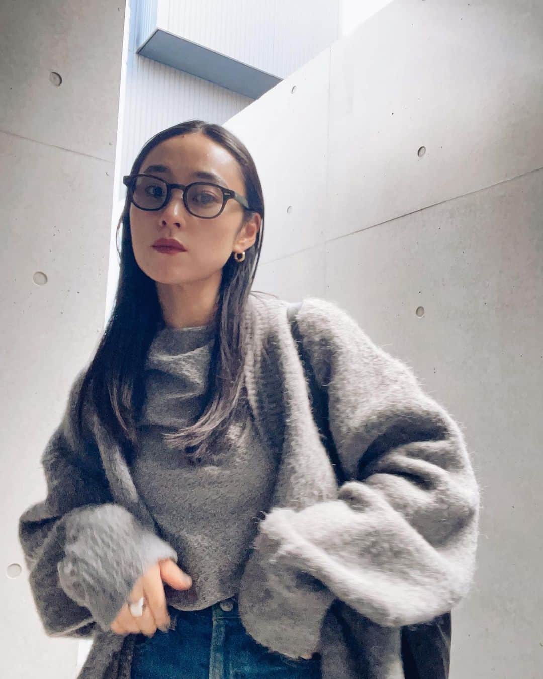 長屋なぎさのインスタグラム：「昨日のお洋服。  knit: @todayful_  tops: @zu_meer  denim: @shinzone_official  eyewear: @nochinooptical」