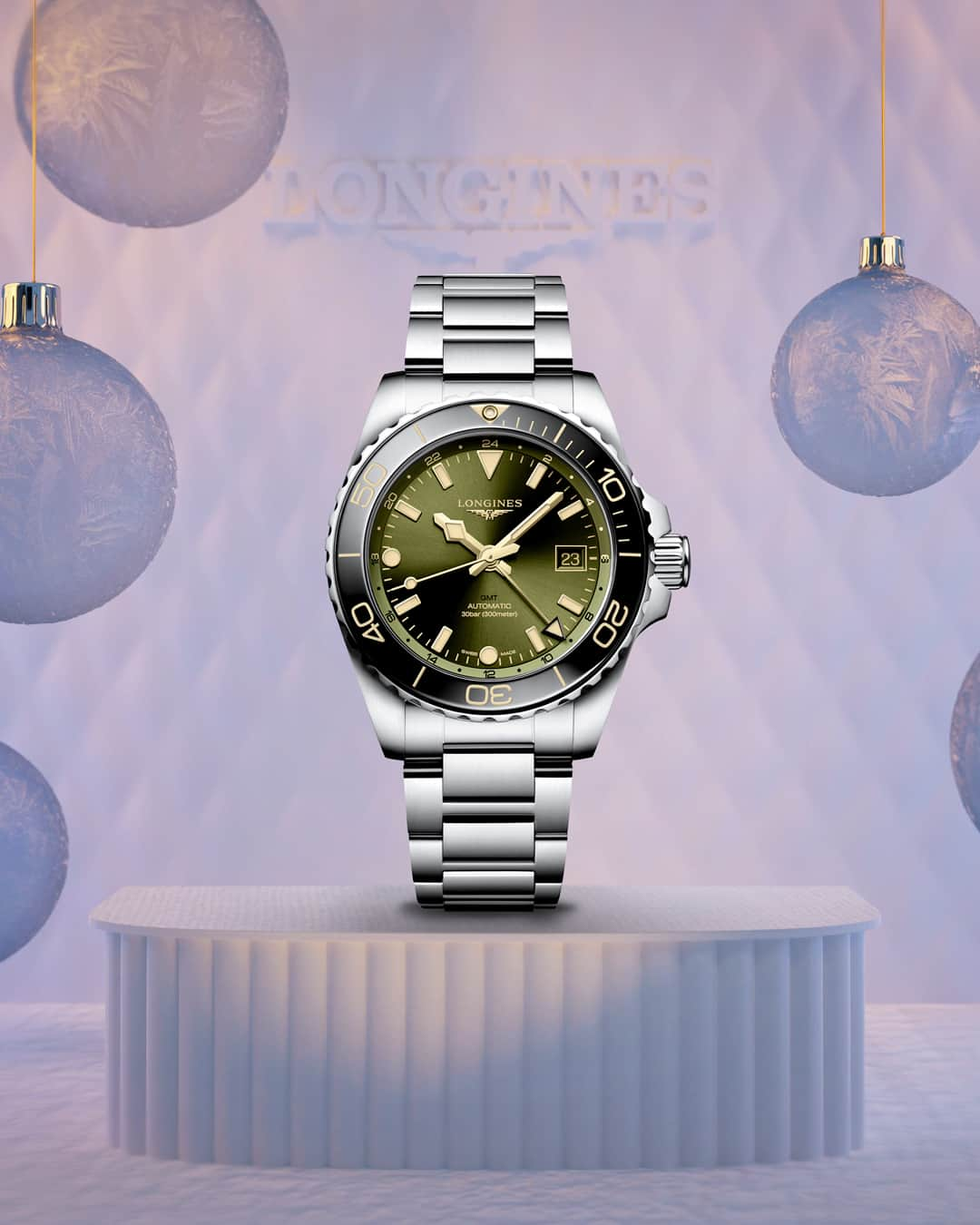 ロンジンのインスタグラム：「Dive into the festive season with the HYDROCONQUEST GMT.   Find the perfect gift via the link in the bio.  #EleganceisanAttitude #ElegantGreetings #HydroConquest」