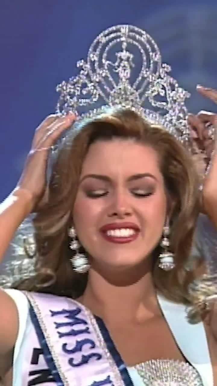 イリス・ミトゥネールのインスタグラム：「Happy Birthday Miss Universe 1996, Alicia Machado! 🇻🇪💛 ⁠ ⁠ @machadooficial」