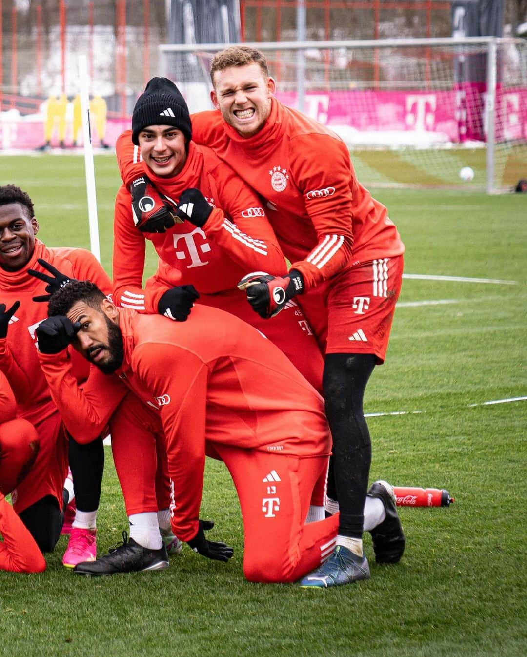 バイエルン・ミュンヘンさんのインスタグラム写真 - (バイエルン・ミュンヘンInstagram)「Today's winning team 🥇👏  #MiaSanMia #FCBayern」12月6日 23時56分 - fcbayern