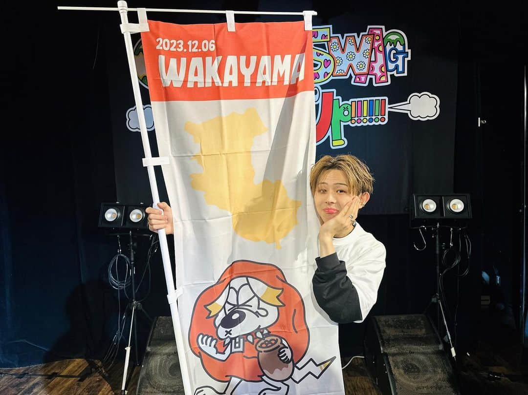 山下永玖/EIKUのインスタグラム：「和歌山ありがとう😊  登場からすごく歓声が聞こえてテンションあがりましたー！ 和歌山城にも小舟潮にも会えて嬉しかったー！！  次はサマータイムレンダ舞台でもある友ヶ島にも行きたいー！  #ONENONLY #EIKU #和歌山」