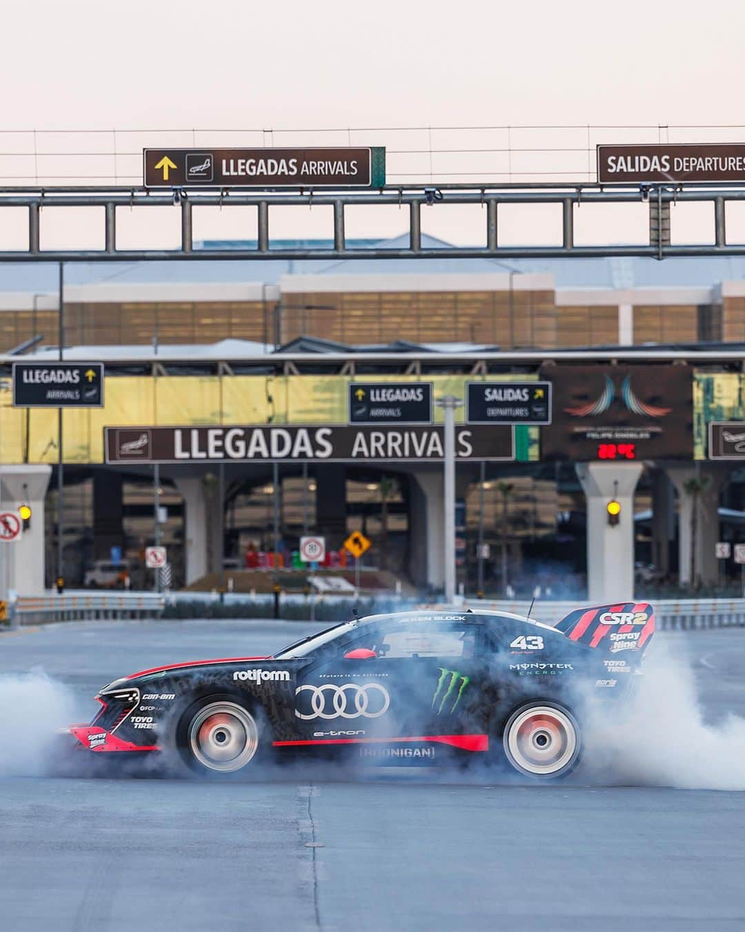 モンスターエナジーさんのインスタグラム写真 - (モンスターエナジーInstagram)「@KBlock43 in the Audi S1 Hoonitron - for one more slide 🤘 'Electrikhana TWO: Mexico City' is officially out NOW.  Ken Block transformed the automotive world with the Gymkhana series of films. And late last year, he filmed what would end up being his last ever video project: Electrikhana TWO.  Link in Bio.  #MonsterEnergy #KB43VER #KenBlock #ElectrikhanaTwo #Motorsport」12月7日 0時09分 - monsterenergy