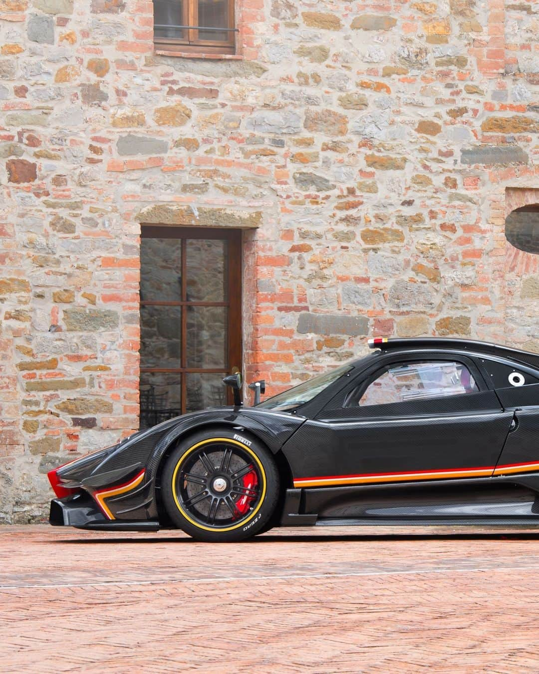 パガーニ・アウトモビリのインスタグラム：「Looking toward the future, respecting the past. #ZondaRevolución  “A car that I am sure will electrify all our customers and fans all over the world”, said Horacio Pagani about the Zonda Revolución.  This Hypercar had a tough task: to show an even more extreme personality than the Zonda R.  The 6.0-liter V12 now develops an output of 800 HP and 730 nm of torque, with a power-to-weight ratio of 748 HP per tonne; the aerodynamics feature important innovations, like new deflectors on the front bonnet and a vertical fin mounted on the rear bonnet. And much more.  The result? A Hypercar for individuals who want to live the thrill of an extreme track experience, in a safe and intuitive machine.  #Pagani #PaganiAutomobili #Pagani25Anniversary」