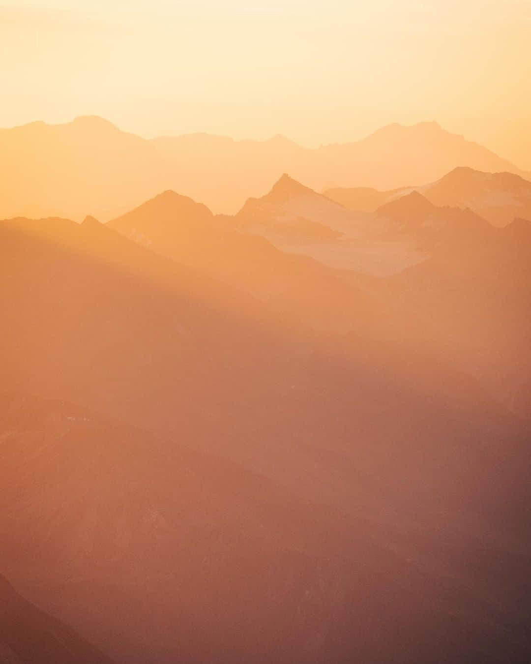 アンドレ・シュールレさんのインスタグラム写真 - (アンドレ・シュールレInstagram)「Mountains, adventure, focus, experience, companionship, hardship, accomplishment, acceptance, beauty, nature, self reflection, clear thought and enjoying the passage of time 🙏🙏❄️❄️❄️   Cheers to many more of those!   All pictures captured by @maximiliangierl 📸」12月7日 0時06分 - andreschuerrle