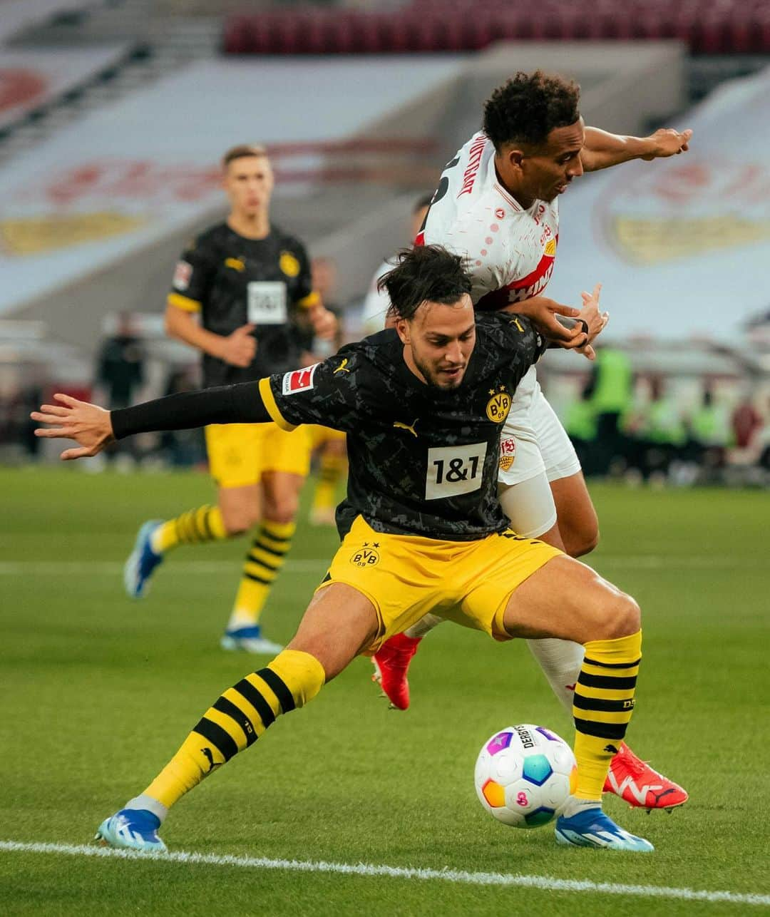 ボルシア・ドルトムントのインスタグラム：「📼 Stuttgart Pt. II – 𝙖𝙣𝙙𝙚𝙧𝙚𝙧 Wettbewerb, 𝙉𝙀𝙐𝙀 Chance! 🔥🏆 #VfBBVB #DFBPokal」