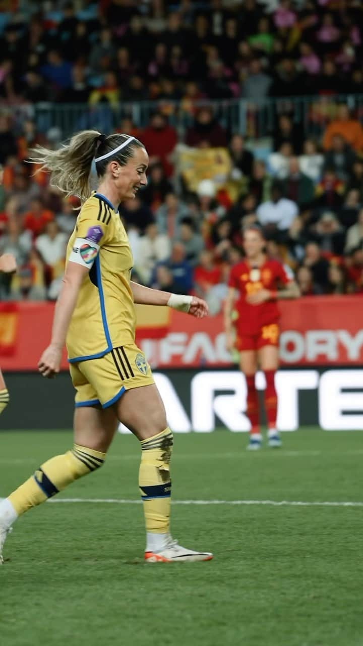 コソヴァレ・アスラニのインスタグラム：「Mål nummer 46 i landslaget för @asllani9 tillägnades @segercaroline 🫶」