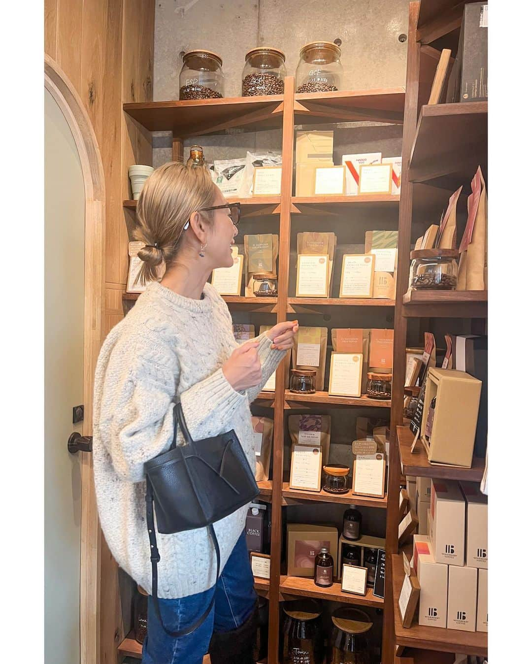 土井地恵理子さんのインスタグラム写真 - (土井地恵理子Instagram)「・ 定例MTG いつもとは違うcafeで coffeeとaçaíと💻  チャリで10分 ご近所の @saeka______ と いい働き方ができてるなーってつくづく◡̈  娘たちも高二で将来を考える時期 昔とは違った働き方の選択肢があるから 枠に囚われない進路を とにかく自分が楽しめる生き方を して欲しいと思うのです  #hvfn」12月7日 6時30分 - ericodoiji