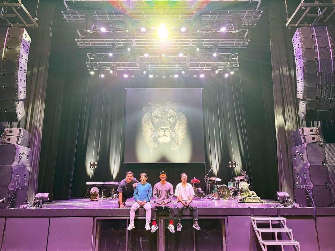 米倉利紀のインスタグラム：「“black LION -FINAL” @ TOKYO  drums/cajon/manipulate: yushi otsuka keys: takuo sugiura  special guest performer: chris」