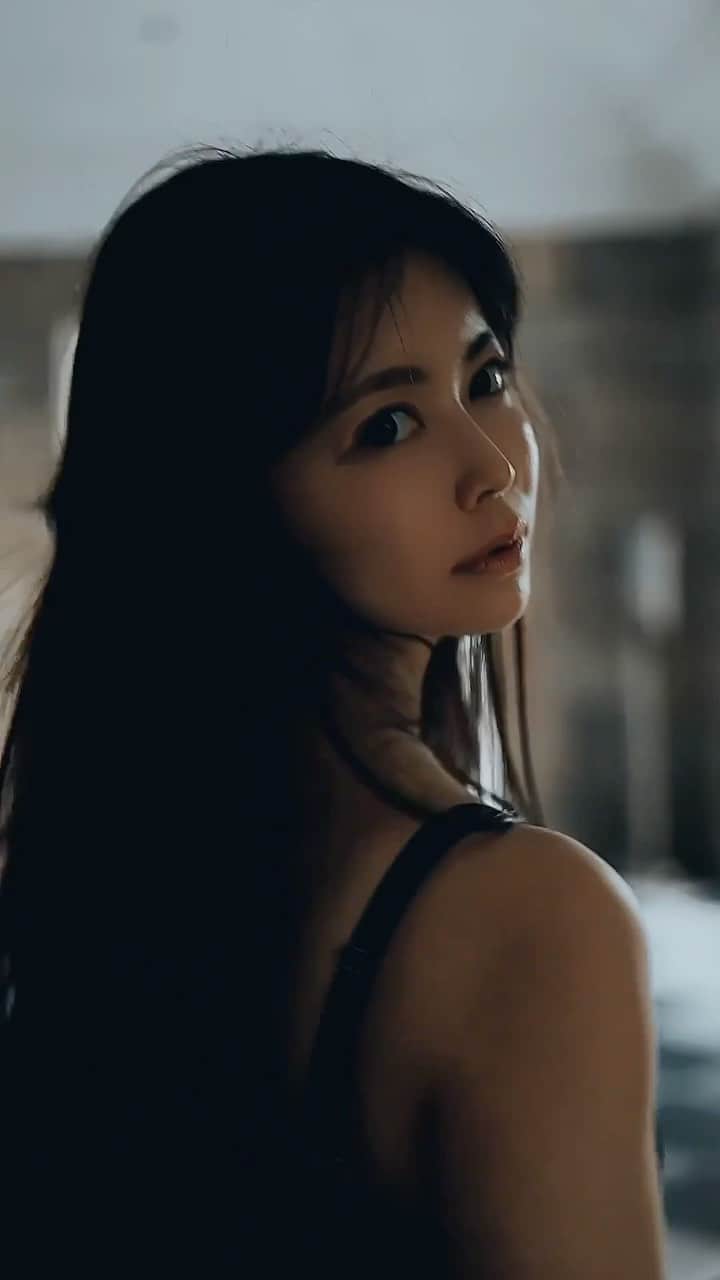 渋谷ゆりのインスタグラム：「你在哪裡？我在香港❤️ #HongKong  🎥 @utcben_812 @him_n_elf  👙 @almoore_official」
