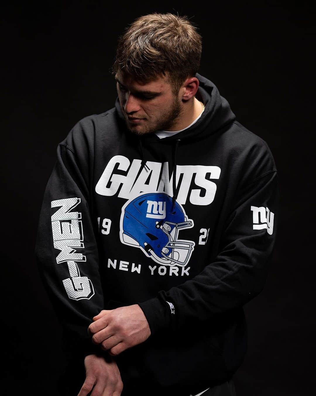 New York Giantsさんのインスタグラム写真 - (New York GiantsInstagram)「Legacy Game x Starter 🗽   Link in bio to shop」12月7日 0時40分 - nygiants