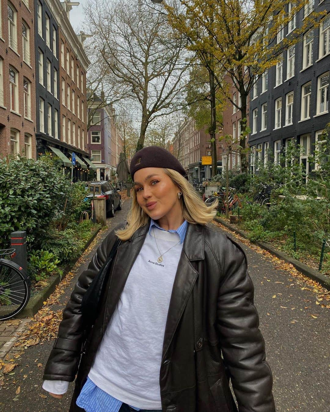 アンジェリカ・ブリックのインスタグラム：「A weekend in Amsterdam with mon amour🤍 also added Jespers all time favorite song and I kind of agree with him 🤍」