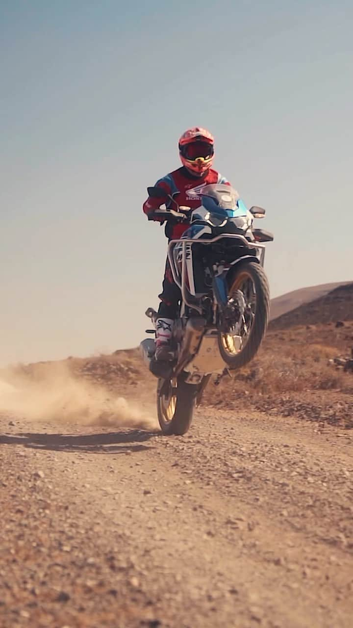 藤波貴久のインスタグラム：「💥No hay duda de que uno de los eventos más especiales de este año ha sido el Honda Trail Experience 2023 Fuerteventura, una experiencia única para nuestros clientes más aventureros.  De nuevo, la pasión por las dos ruedas nos unió para vivir un fin de semana cargado de adrenalina, compañerismo, seguridad y mucho gas.  Muchas gracias, una vez más, a @fujigas, el equipo de @hondamotos_canarias y @ramoncou por los grandes consejos de pilotaje Off-Road y a todos los asistentes por hacerlo posible.  👏🏼¡Esperamos que lo hayan disfrutado tanto como nosotros y nos vemos muy pronto en la tierra!」