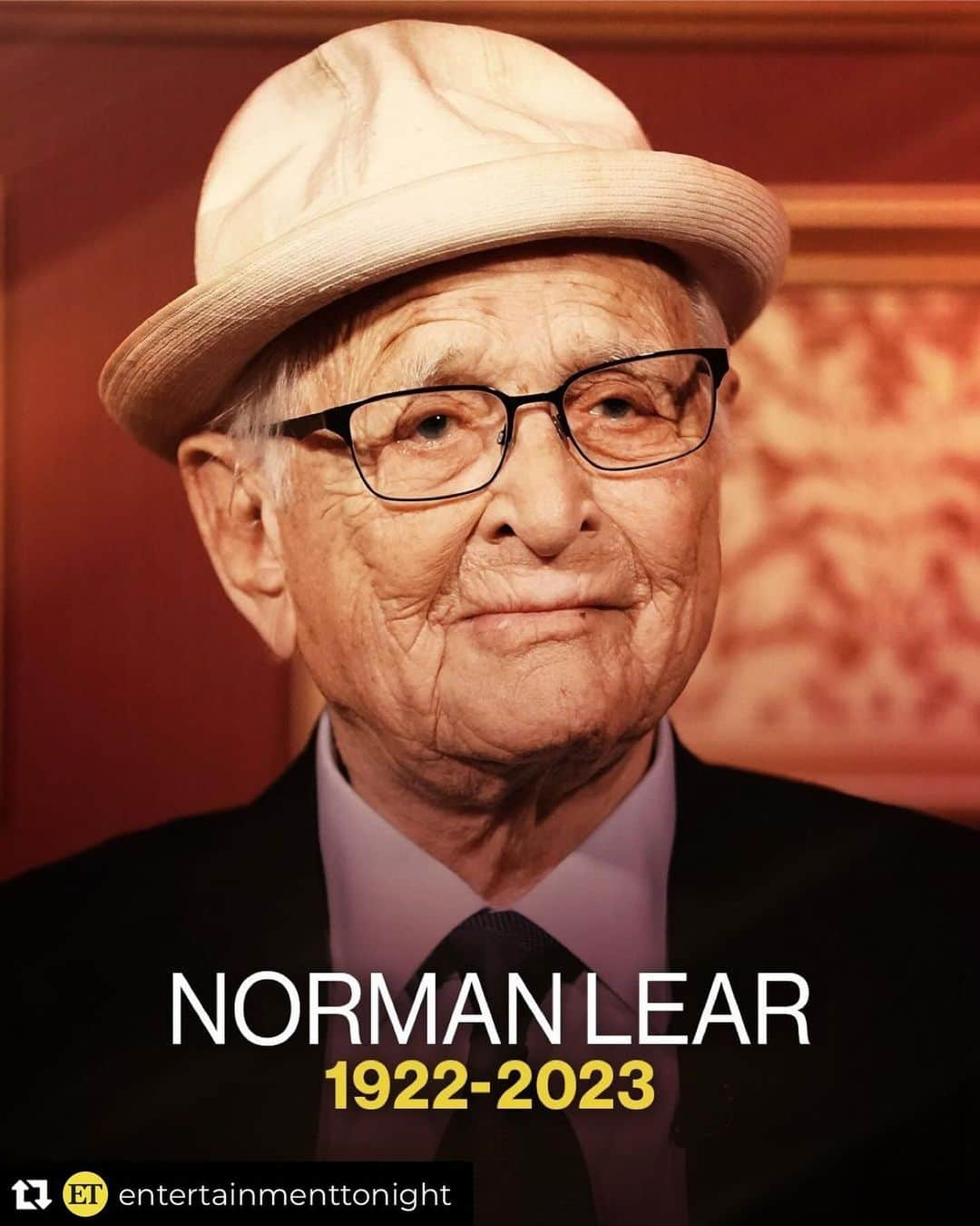 シャロン・ローレンスさんのインスタグラム写真 - (シャロン・ローレンスInstagram)「Thank you #normanlear for your artistry, which moved our culture- women’s rights, civil rights and justice- toward a more equitable balance. You served our country well. 🙏🏻  Repost @entertainmenttonight Norman Lear, the award-winning television producer and writer behind ‘All in the Family’ and ‘The Jeffersons,’ has died at the age of 101. Everything we know at the link in bio. (📸: Getty Images)」12月7日 1時22分 - sharonelawrence