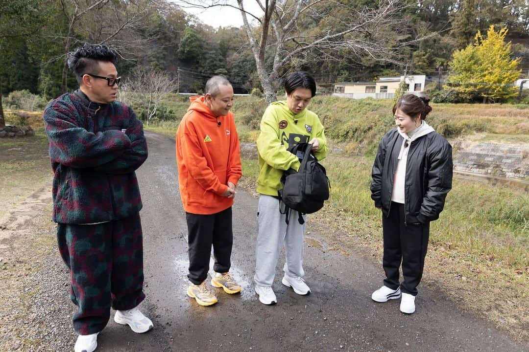 日本テレビ「満天☆青空レストラン」さんのインスタグラム写真 - (日本テレビ「満天☆青空レストラン」Instagram)「⭐️  今週の青空レストランは 大分県竹田市から「サフラン」をご紹介します🪻  1輪のお花から、ごく僅かしかとれない 超希少なサフラン🌸 その驚きの栽培方法とは⁉️  ゲストは水卜麻美アナウンサーと 今年のキングオブコント王者のサルゴリラさんです👑✨  実はロケ前に空港で サルゴリラの児玉さんに あるハプニングが、、、⚠️  大輔さんと水卜アナ大爆笑です😂  さすが王者！！ 持ってます💪🤣  放送をお楽しみに🍑  #満天青空レストラン #青空レストラン #青空 #青レス #満天 #宮川大輔 #大ちゃん #うまい　#レシピ #日テレ #日本テレビ #大分県　#竹田市 #ロケ　#サフラン　 #水卜麻美　#サルゴリラ　 #赤羽健壱　#児玉智洋 #サッポロ　#サッポロで乾杯」12月7日 1時38分 - aozora_official