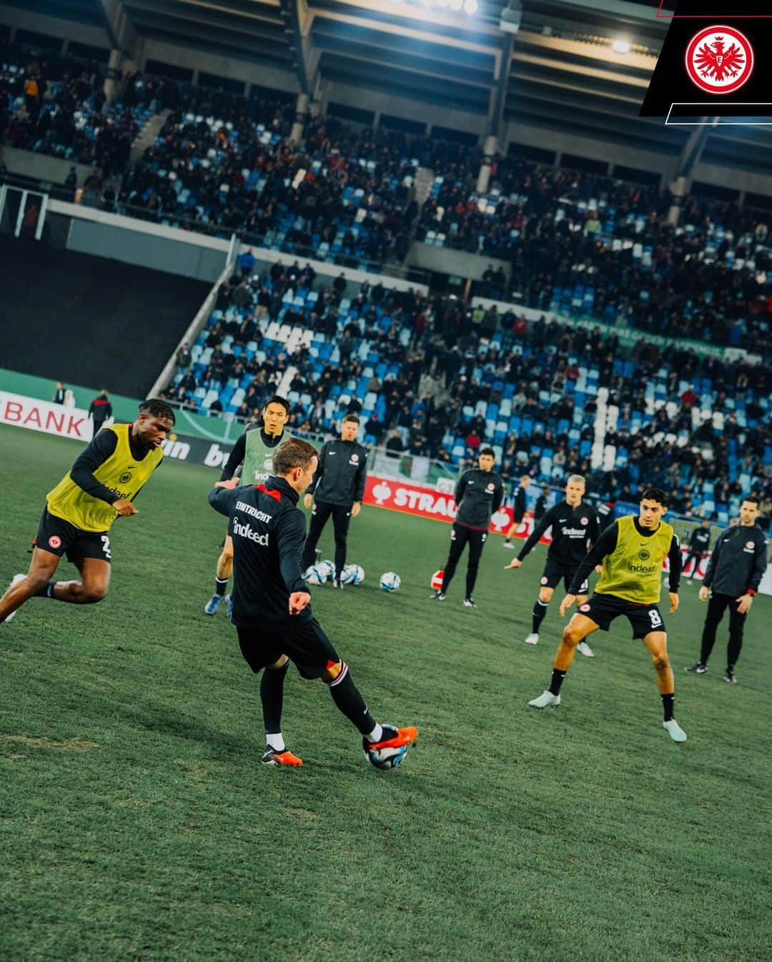 アイントラハト・フランクフルトのインスタグラム：「Hier für das Weiterkommen! 🔥 • • #SGE #Eintracht #Frankfurt #EintrachtFrankfurt」