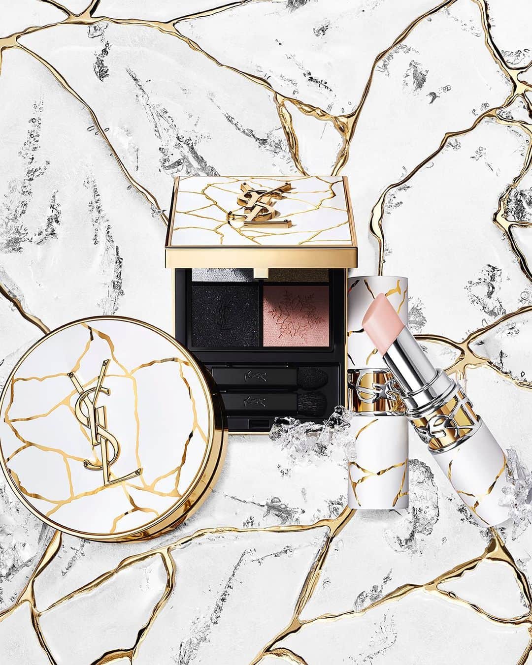 Yves Saint Laurent Beautyのインスタグラム：「Get all the iconic limited edition YSL Beauty must-haves dressed up in gold and marble to light up the holiday night.  ROUGE VOLUPTÉ CANDY GLAZE N°2 COUTURE MINI CLUTCH N°910 TROCADARO NIGHTS LE CUSHION ENCRE DE PEAU shade TRI-GOLD  #YSLBeauty #Holiday」