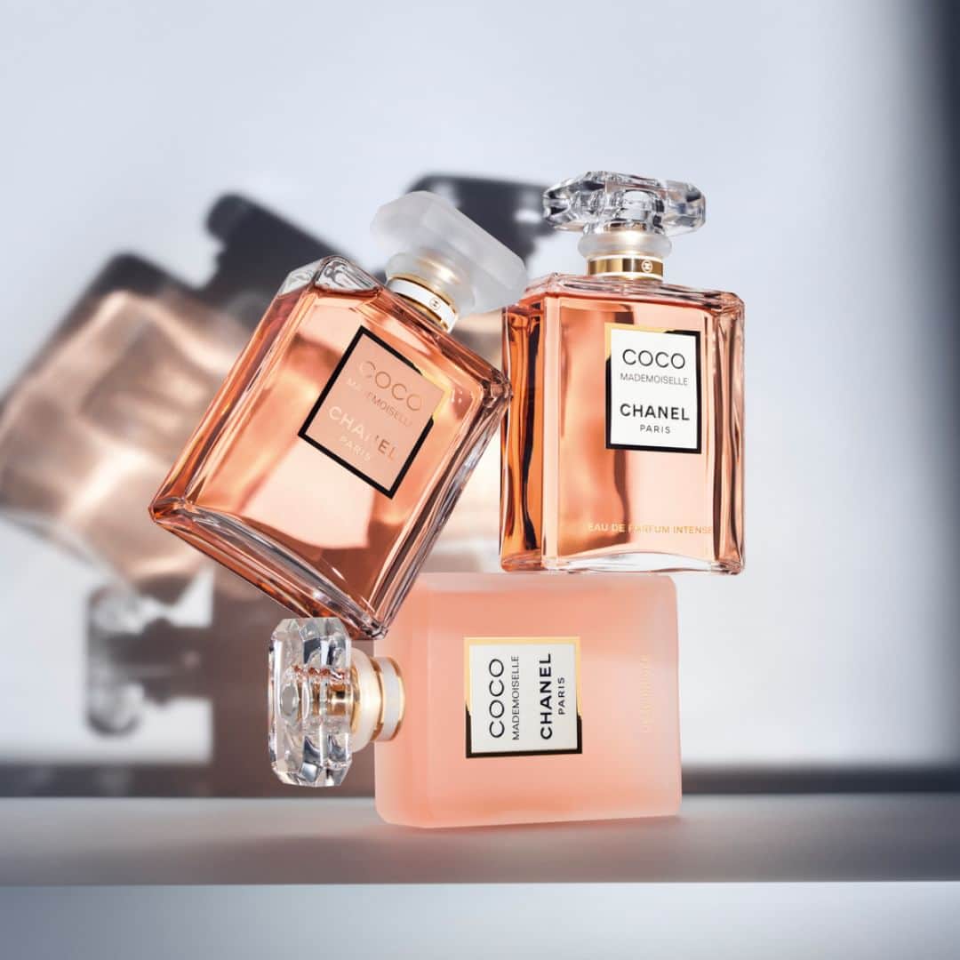 ELLE UKのインスタグラム：「The COCO MADEMOISELLE fragrances by CHANEL The fresh and ambery accord of the Eau de Parfum, the deep and irresistible notes of the Eau de Parfum Intense, and the subtle and delicate trail of L’Eau Privée, for nighttime. #CocoMademoiselle」
