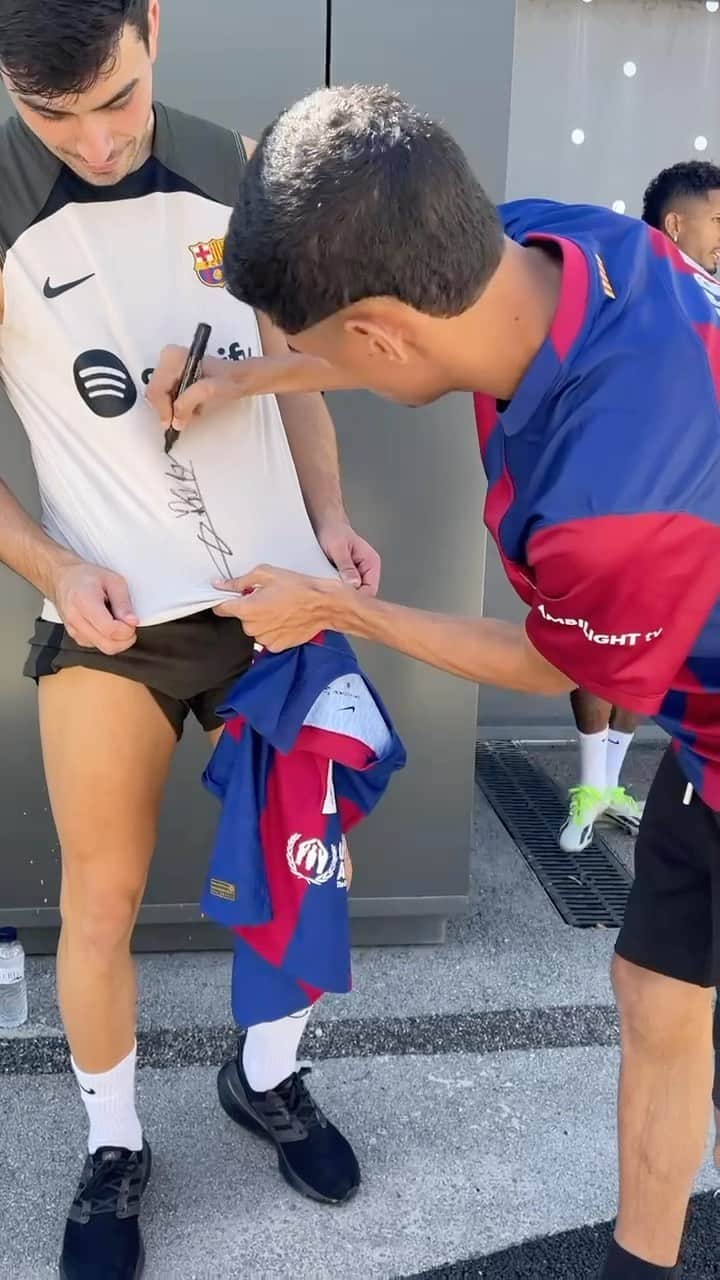 FCバルセロナのインスタグラム：「Receba ✍️ Pedri」