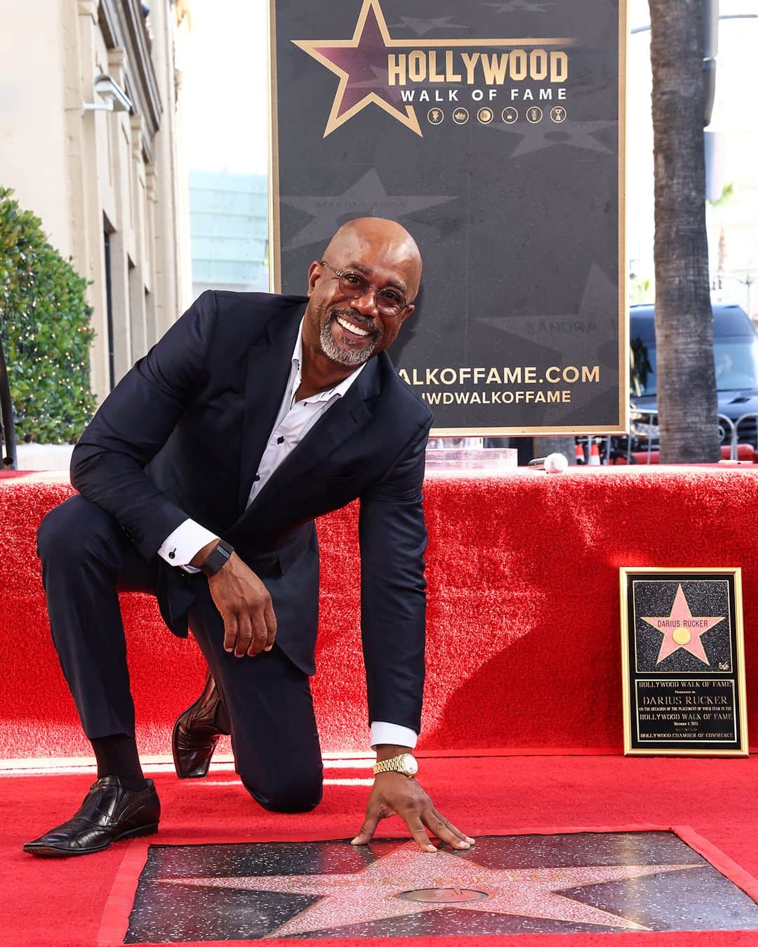 カントリー・ミュージック・テレビジョンのインスタグラム：「Things we love to see: a country ⭐️ on the Hollywood Walk of Fame! @dariusrucker」