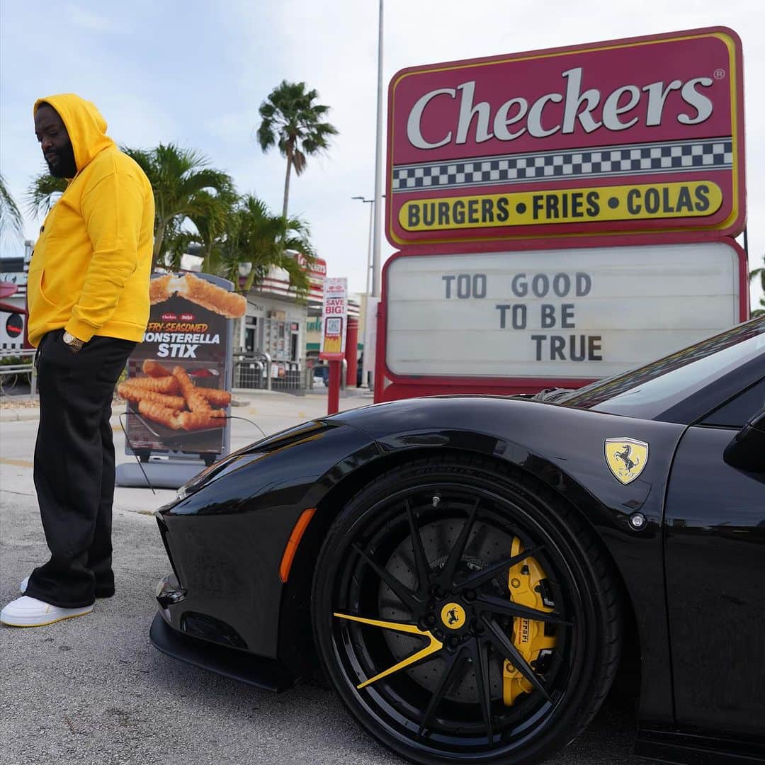 リック・ロスのインスタグラム：「2 @checkersrallys burgers for $4? Now thats ‘TOO GOOD TO BE TRUE’   #mmg @untouchablemmg 🍔」
