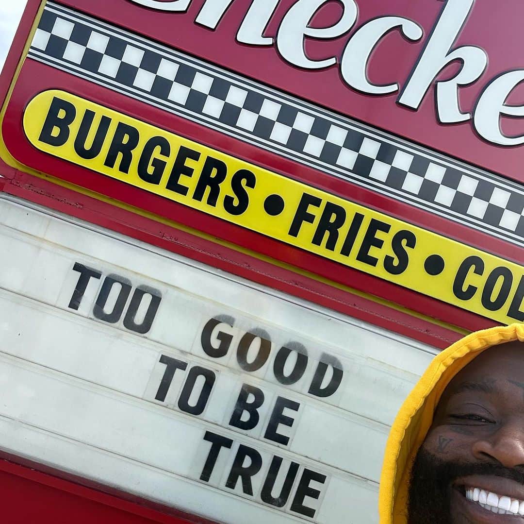 リック・ロスさんのインスタグラム写真 - (リック・ロスInstagram)「2 @checkersrallys burgers for $4? Now thats ‘TOO GOOD TO BE TRUE’   #mmg @untouchablemmg 🍔」12月7日 2時06分 - richforever