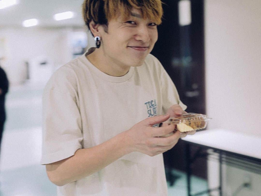 石原慎也のインスタグラム：「大阪城ホール　Day1 Day2 オフショっと  photo by 日吉"JP"純平 @junpeihiyoshi」
