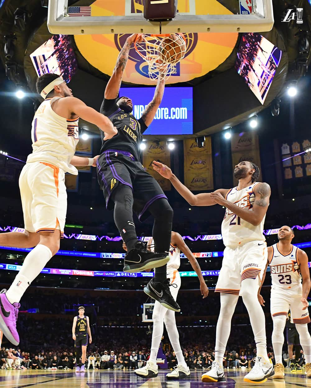 Los Angeles Lakersのインスタグラム：「Boards, buckets, and blocks for the big man 💥」