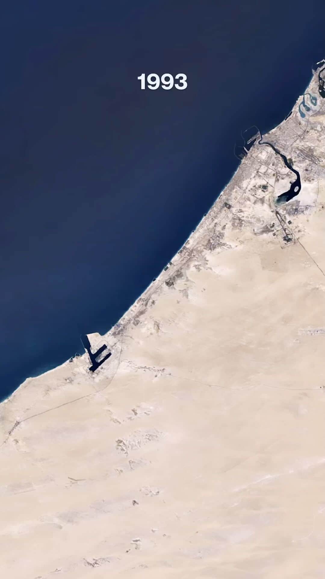 Daily Overviewのインスタグラム：「Dubai has changed drastically over the last few decades. In the 1980s, the UAE city’s population was about 370,000 and its shoreline was mostly natural with some man-made harbors. As of 2020, 3.4 million people live in Dubai and many artificial islands were built along the shore. The 28th UN Climate Change conference (COP 28) is currently being hosted in Dubai, and will conclude December 12. — Created by @dailyoverview Source: NASA / Google Timelapse」